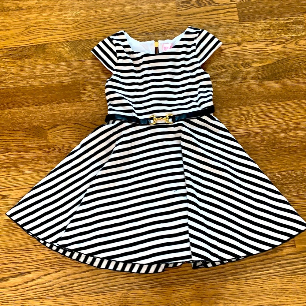 Black & white striped dress!